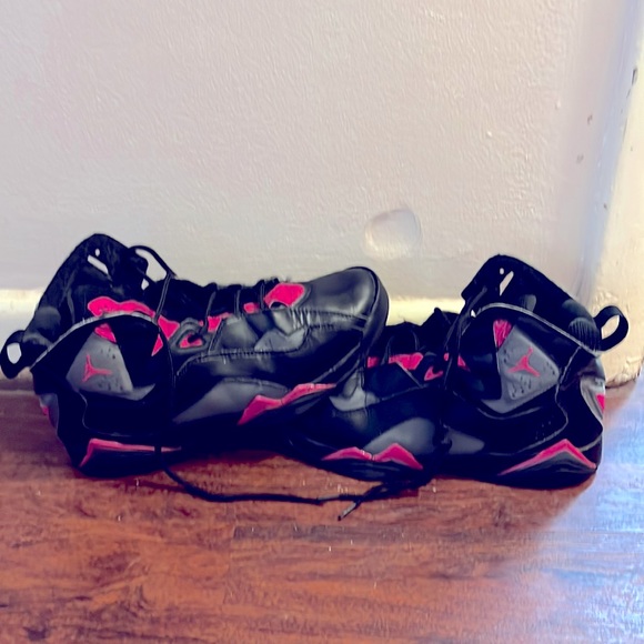 Slightly used girls 5.5 y Jordan true flight GS ‘Grey pink - Picture 1 of 4